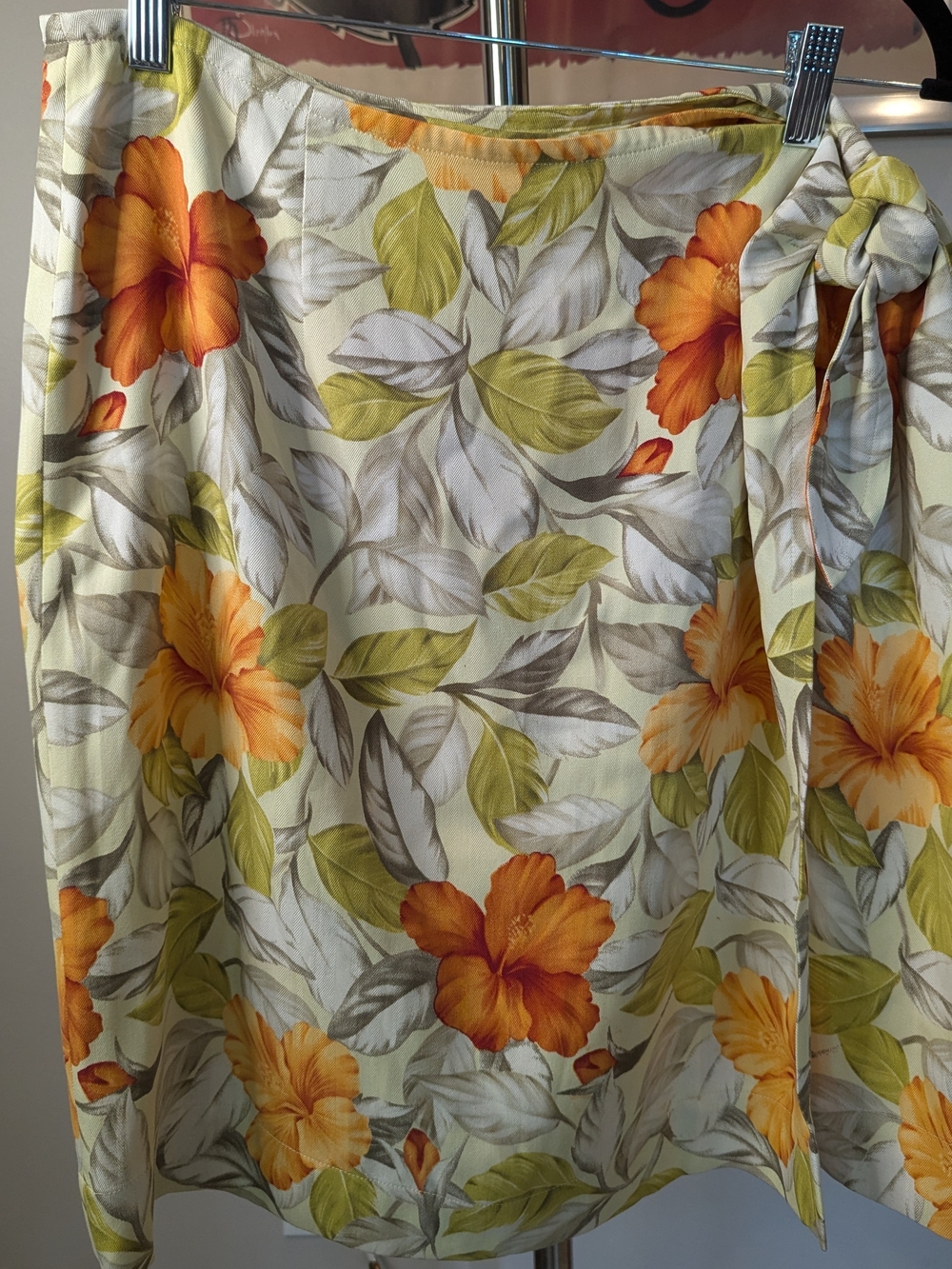 $27 Vintage Tommy Bahama Size XL / 16 - 100% Silk Hibiscus Tropical Wrap Skirt